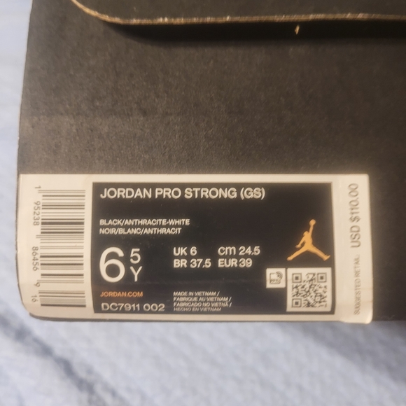 Big Boys size 6.5/women's size 8 Jordan Pro Strong 2021 black/white w/box - Picture 11 of 15